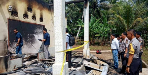 Polres Seluma Terjunkan Labfor Untuk Pastikan Penyebab Kebakaran Kantor Desa