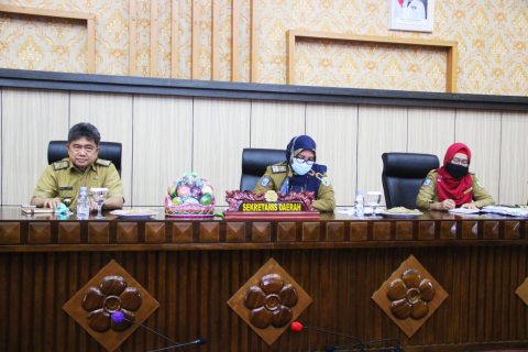Rapat Pembahasan Mengatasi Kelangkahan LPG 3 Kg di Provinsi Bengkulu via Zoom Meeting, di Ruang Pola Pemprov Bengkulu