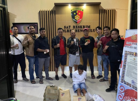 Curi Ratusan Gram Emas Warga Lebong, Pria ini Ditangkap di Tempat Hiburan Pantai Panjang