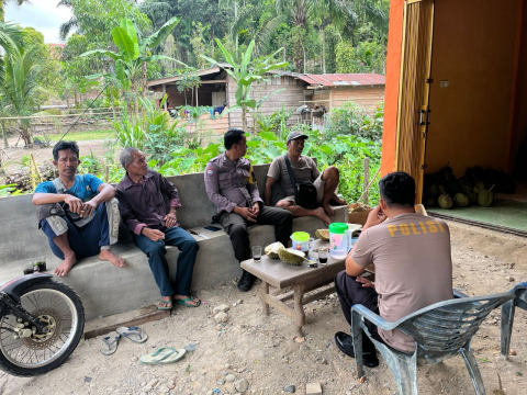 Tanggapi Aduan Masyarakat, Polsek Muara Sahung Sambangi Warga Gali Informasi Adanya Binatang Buas yang Berkeliaran