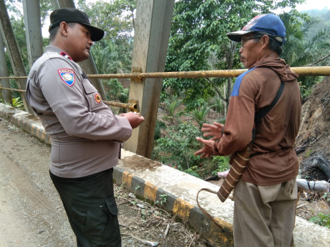 Bhabinkamtibmas Polsek Muara Sahung Sambang ke Desa Binaan Guna Sosialisasi Ops Bina Karuna Nala Tahun 2023