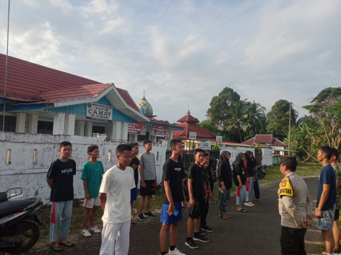 Polsek Kotapadang Melaksanakan Kegiatan Binsik dan Olahraga Bersama Remaja Kotapadang 