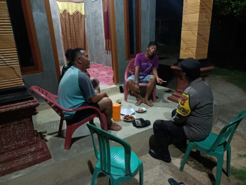 Patroli Sambang Malam, Polsek Muara Sahung Sampaikan Imbauan Cegah Terjadinya Tindak Pidana 