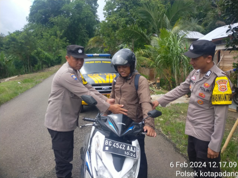 Cegah Aksi Kejahatan, Polsek Kotapadang Gelar Razia Senjata Api dan Senjata Tajam di Jalan Lintas