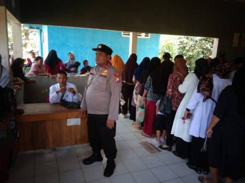Polsek Muara Sahung Amankan dan Monitoring Kegiatan Pasar Murah 