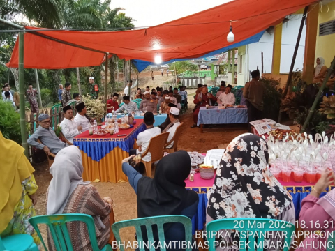 Personel Poslek Muara Sahung Hadiri Safari Ramadhan 1445 H di Desa Tri Tunggal 