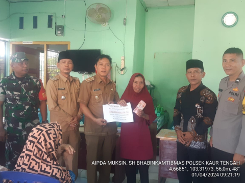 Hadiri Penyaluran BLT DD di Desa Tanjung Beringin,  Bhabinkamtibmas Sampaikan Imbauan Kamtibmas  
