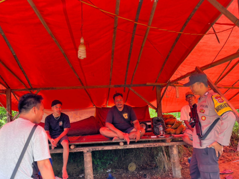Personel Polsek Muara Sahung Patroli Presisi di Seputaran Wilkum Sampaikan Imbauan Kamtibmas 