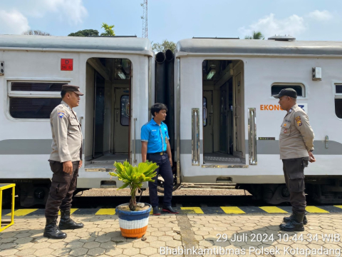 Bhabinkamtibmas Polsek Kotapadang Sambang Kamtibmas ke Stasiun 