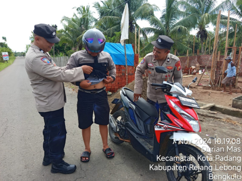 Polsek Kotapadang Gelar Razia Sajam dan Senjata Api di Jalur Lintas Kotapadang - PU. Tanding