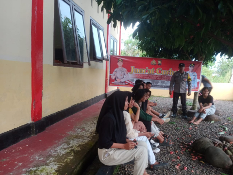 Polsek Kotapadang Gelar Jumat Curhat Bersama Komunitas Remaja