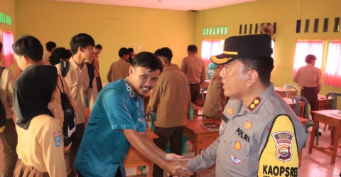 Kapolres Kaur Melaksanakan Sambang Door to Door untuk Pesan Kamtibmas Jelang Pilkada 2024
