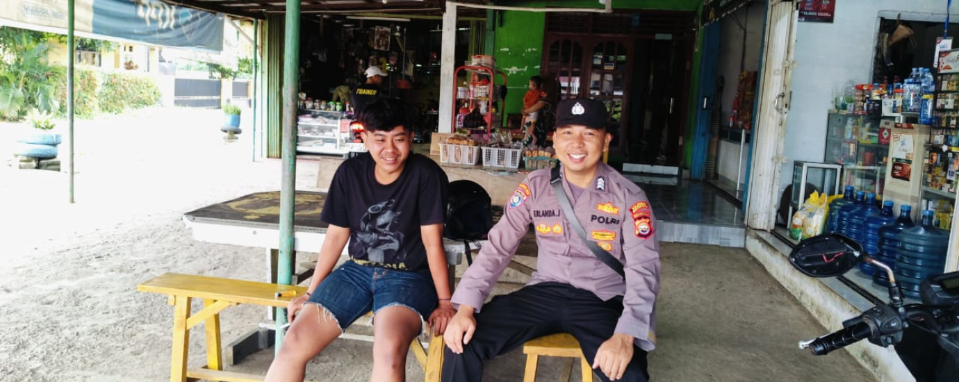 Bhabinkamtibmas Kampung Melayu Sambangi Warga Kel. Kandang, Sampaikan Pesan Kamtibmas