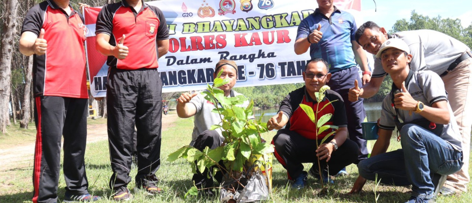  Tanam Pohon Bersama