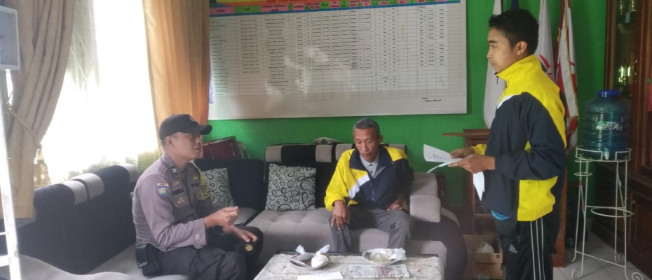 Bhabinkamtibmas saat Kunjungi Sekolah di Rejang Lebong