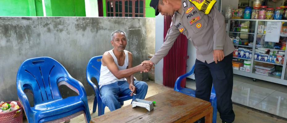 Gelar Patroli Sambang Rutin, Bhabinkamtibmas Sampaikan Imbauan Kamtibmas 