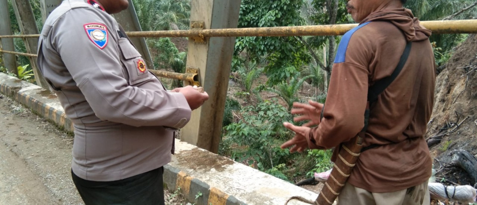 Bhabinkamtibmas Polsek Muara Sahung Sambang ke Desa Binaan Guna Sosialisasi Ops Bina Karuna Nala Tahun 2023