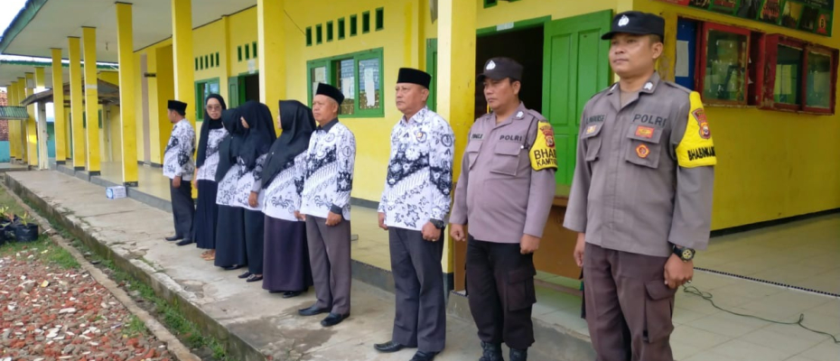 Bhabinkamtibmas Police Go To School di SMPN 13 Kaur Sampaikan Imbauan dan Pesan-Pesan Kamtibmas