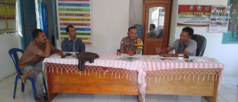 Sambangi Balai Desa Sukarami, Bhabinkamtibmas Polsek Kaur Tengah Sampaikan Imbauan Kmatibmas Jelang Pemilu