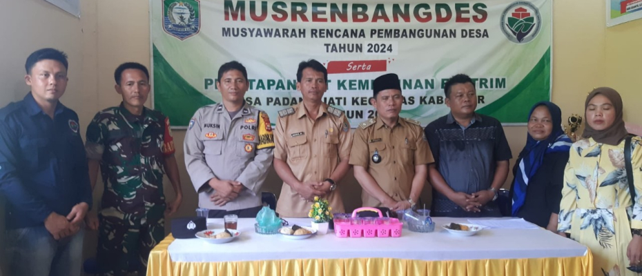Bhabinkamtibmas Polsek Kaur Tengah Hadiri MUSRENBANGDes Pengusulan Penerima BLT DD Tahun 2024 Desa Padang Jati