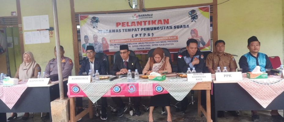 Hadiri Pelantikan PTPS, Polsek Muara Sahung Berharap PTPS Dapat Bekerja Sama Wujudkan Pemilu Aman dan Lancar