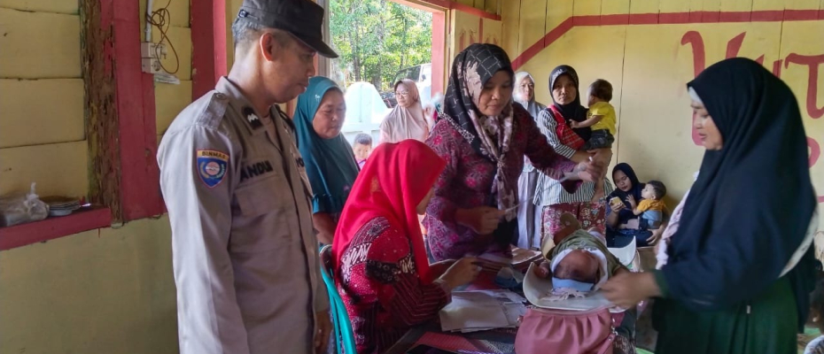 Polisi Peduli Kesehatan Dengan Hadiri Posyandu di Desa Giri Kencana