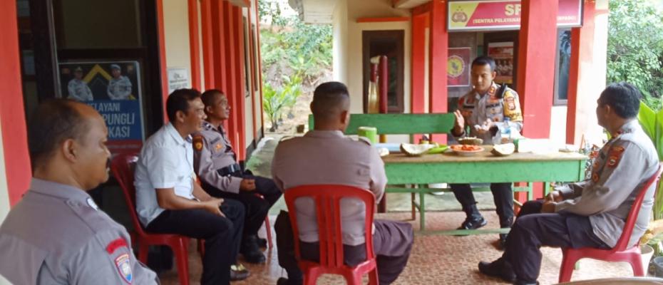 Kapolres Kaur Kunjungan Kerja ke Polsek Muara Sahung Tekankan Anggota untuk Jaga Netralitas dan Bertugas dengan Ikhlas  