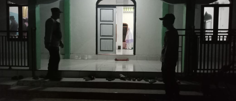 Patroli, Polsek Muara Sahung Laksanakan Pengamanan Shalat Tarawih di Masjid Al-Adam 