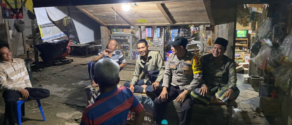 Personel Polsek Muara Sahung Patroli Presisi Diseputaran Pemukiman Penduduk