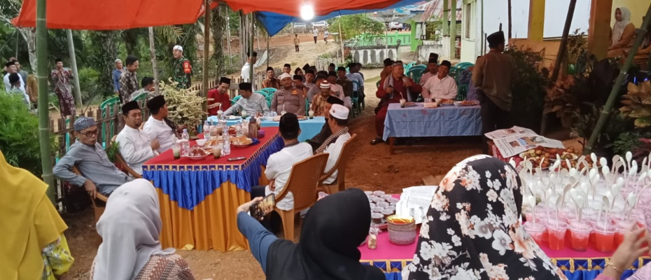 Personel Poslek Muara Sahung Hadiri Safari Ramadhan 1445 H di Desa Tri Tunggal 