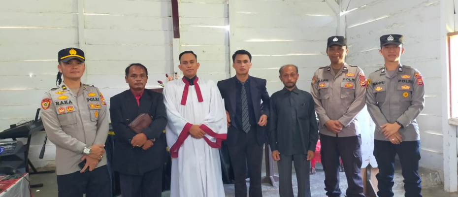 Polsek Kaur Selatan Pengamanan Ibadah Paska di Gereja Pospel HKBN Padang Petron