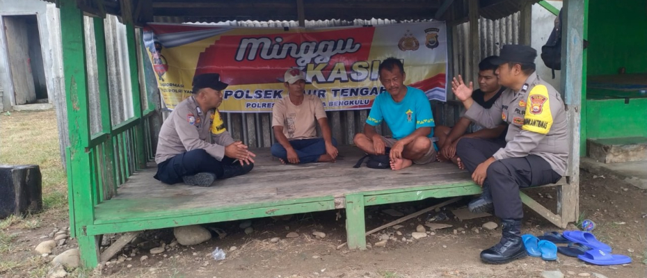 Polsek Kaur Tengah Minggu Kasih Bersama Warga Desa Mentiring 