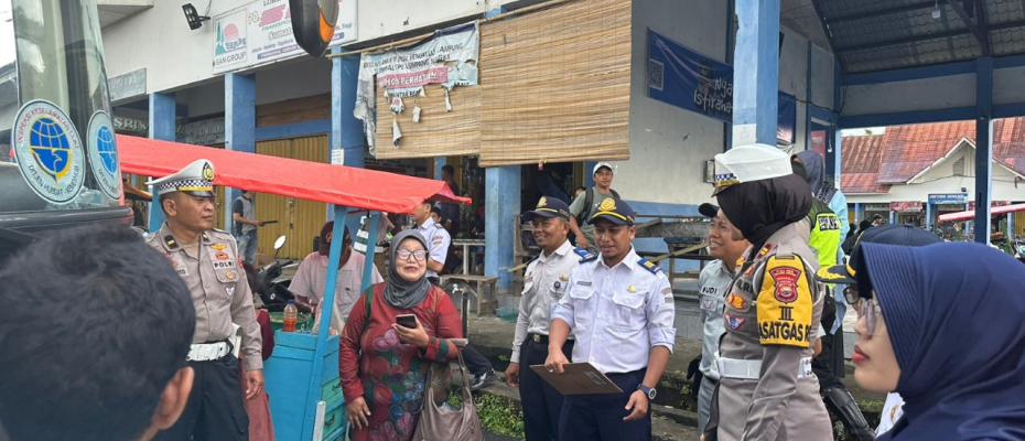 Polres Rejang Lebong Ramcek Transporatasi Umum dan Berikan Imbauan Kamseltibcarlantas kepada Sopir Armada 