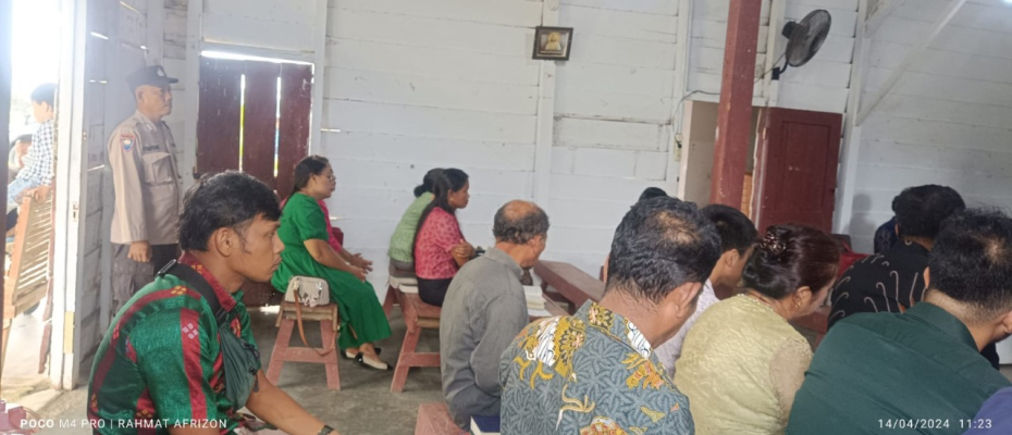 Polsek Kaur Selatan Monitoring dan Pengamanan Kegiatan Ibadah di Gereja 