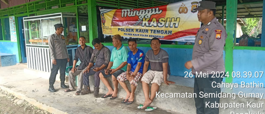 Kapolsek Kaur Tengah Minggu Kasih di Desa Lubuk Gung, Sampaikan Imbauan Kamtibmas 