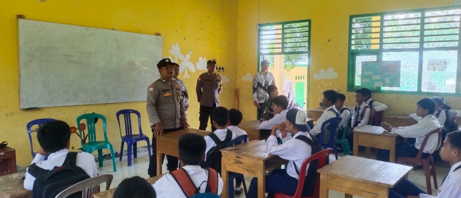 Polsek Kaur Tengah Gelar Police Goes To School di SMPN 07 Kaur 