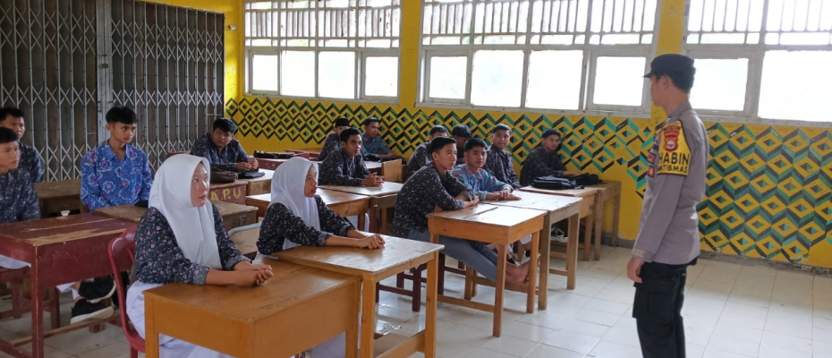 Polsek Kotapadang Police Go To School di SMAN 10 Kota Padang 