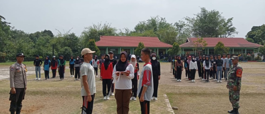 Polsek Kotapadang Latih Petugas Pengibar Bendera untuk HUT RI ke-79