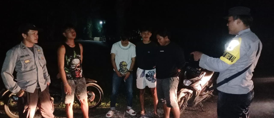 Personel Polsek Muara Sahung Lakukan KRYD Sampaikan Himbauan Kamtibmas