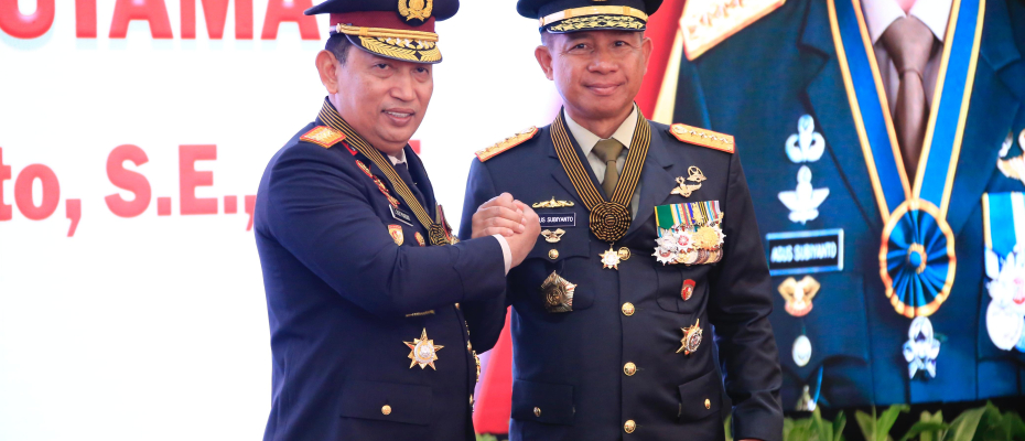  Pemberian Tanda Kehormatan Bintang Bhayangkara Utama (BBU) Wujud Komitmen Kokohnya Sinergisitas TNI-Polri Selama Ini