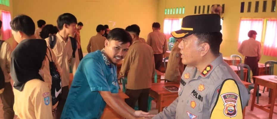 Silahturahmi Kamtibmas Kapolres Kaur Gerebek Rumah Masyarakat 