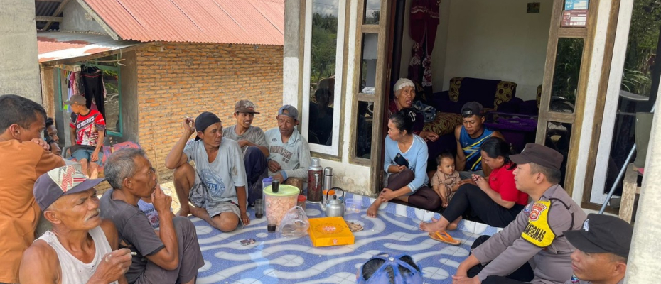 Polsek Kotapadang Gelar Jumat Curhat Bersama Warga Desa Durian Mas, Sampaikan Pesan Kamtibmas