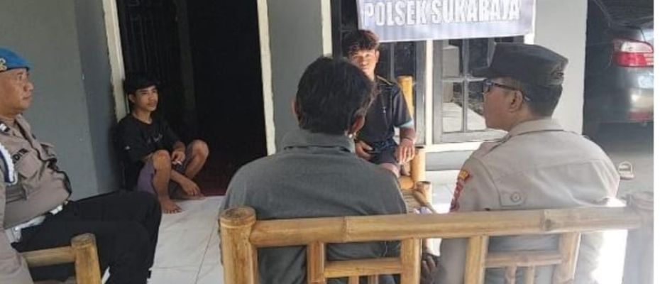 Polsek Sukaraja Melaksanakan Kegiatan Sambang Desa Dalam Rangka Upaya Cooling System Pada Masa Jelang Pemilukada Serentak 2024
