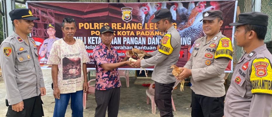 Polsek Kotapadang Bagikan Bibit Ayam Petelur untuk Mendorong Ekonomi dan Cegah Stunting di Rejang Lebong