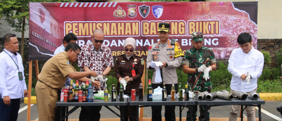Polres Rejang Lebong Musnahkan Miras dan Knalpot Brong
