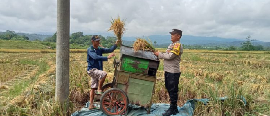 Cooling System Pasca Pilkada, Bhabinkamtibmas Polsek Kotapadang Sambangi Warga Desa Suka Merindu