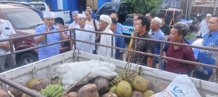 Niat Tulus Ingin Dipimpin Helmi, Warga Ini Sampai Berikan Hasil Bumi untuk Perjuangan Niat Tulus Ingin Dipimpin Helmi, Warga Ini Sampai Berikan Hasil Bumi untuk Perjuangan
